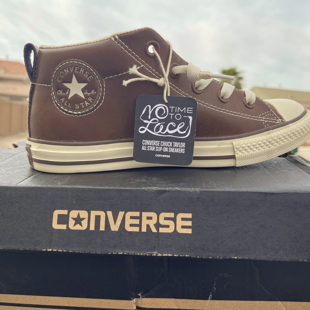 By 1970, the Chuck Taylor ALL STAR  ALL BROWN LEATHER NO TIE